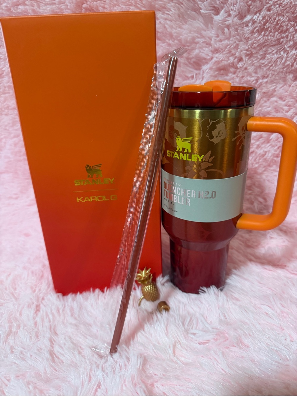 Stanley Quencher H2.0 Tumbler - Karol G 40 oz
